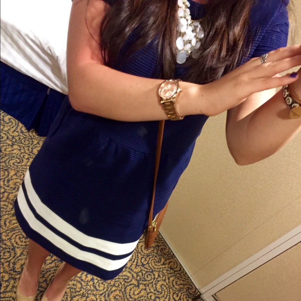 Vineyard vines navy blue dress with pockets